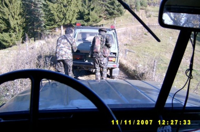 Slika iz pogleda voznika pri premiku proti sovražnikovem položaju.