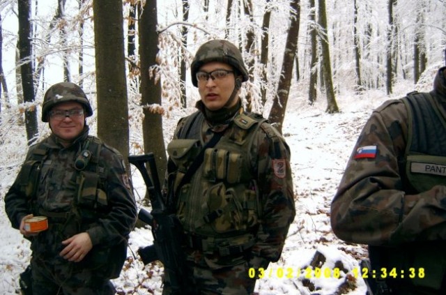 Na sredini MAX Poveljnik sil enot A.C.Kober in skupni poveljnik Ruskih pripadnikov.