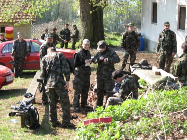 Še zadnje priprave in spopad se lahko prične.