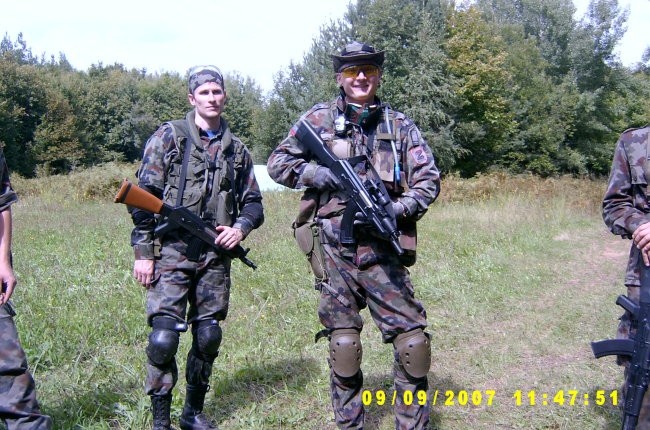 Dvojica iz 5.voda Mikk-i tokratnji poveljnik sil-obrambe