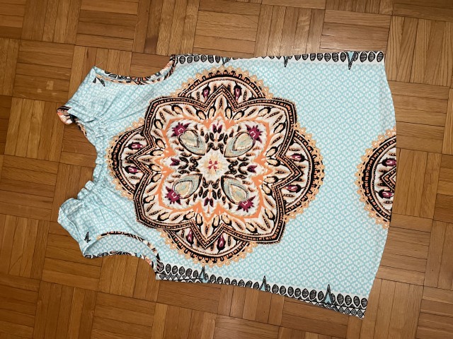 Comma krasna tanka velikost34-  5€ primerna za s-m