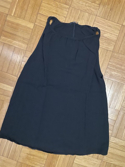 Crna lahka prijetna tezenis majcka S 2€