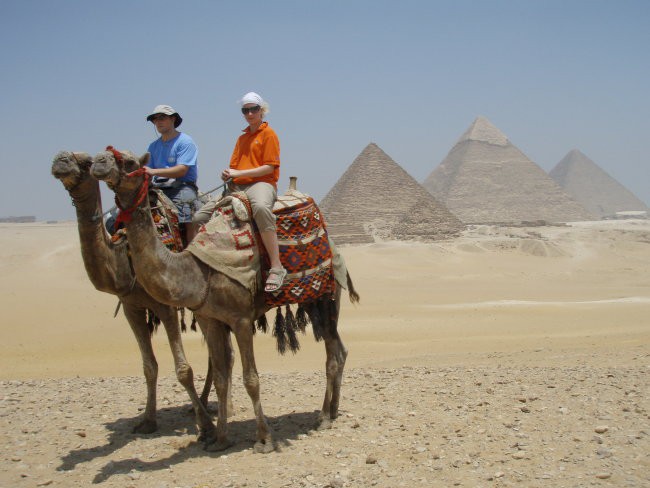 Obisk piramid v Egiptu. (ogled je trajal na kamelah :)  