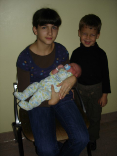 Eva, Nik in Lan v porodnišnici