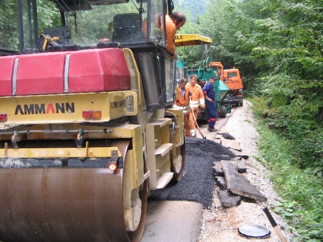 ASVALTIRANJE  CESTE PAKA PRI VELENJU - PAŠKI  - foto