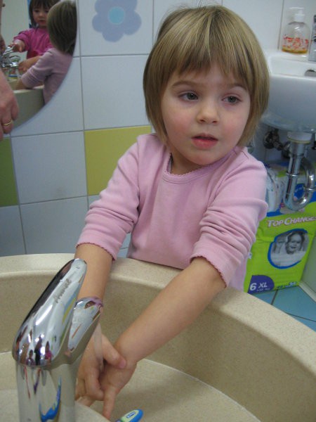 Zobna preventiva z gospo Zdenko (14. 11. 2007 - foto