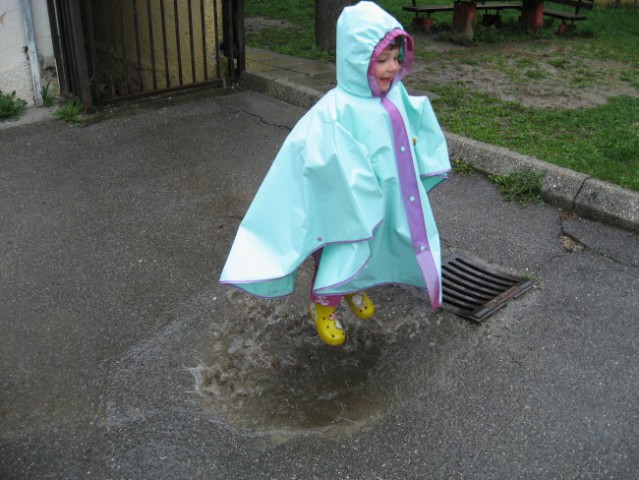I'm walking in the rain... (8. 4. 2008) - foto